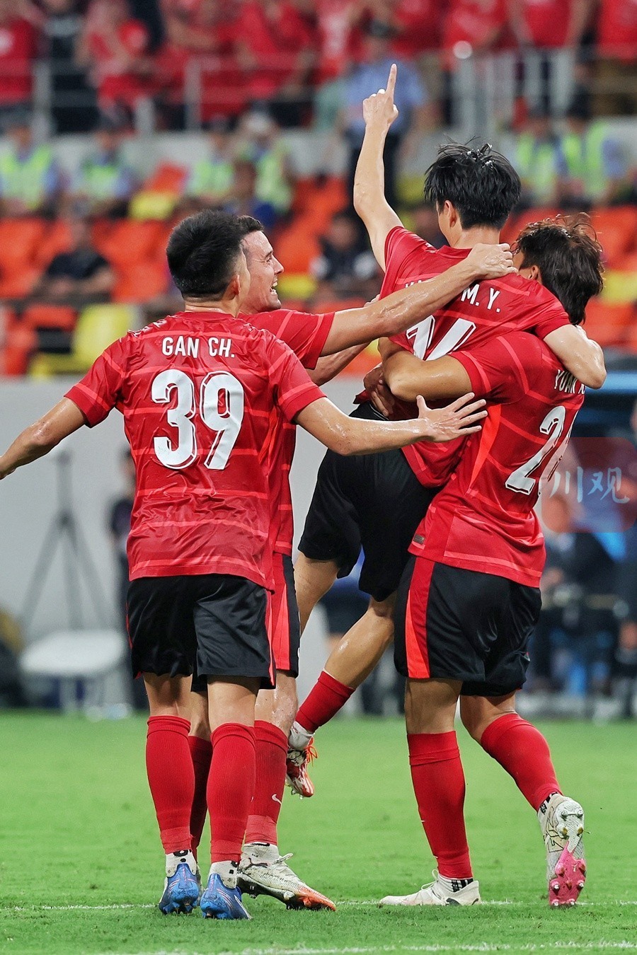 关于四川队完胜尼克斯，西亚卡姆统治全场的信息