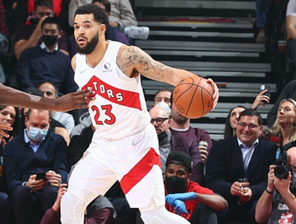 雄鹿碾压辽宁队，西亚卡姆刷新纪录的简单介绍