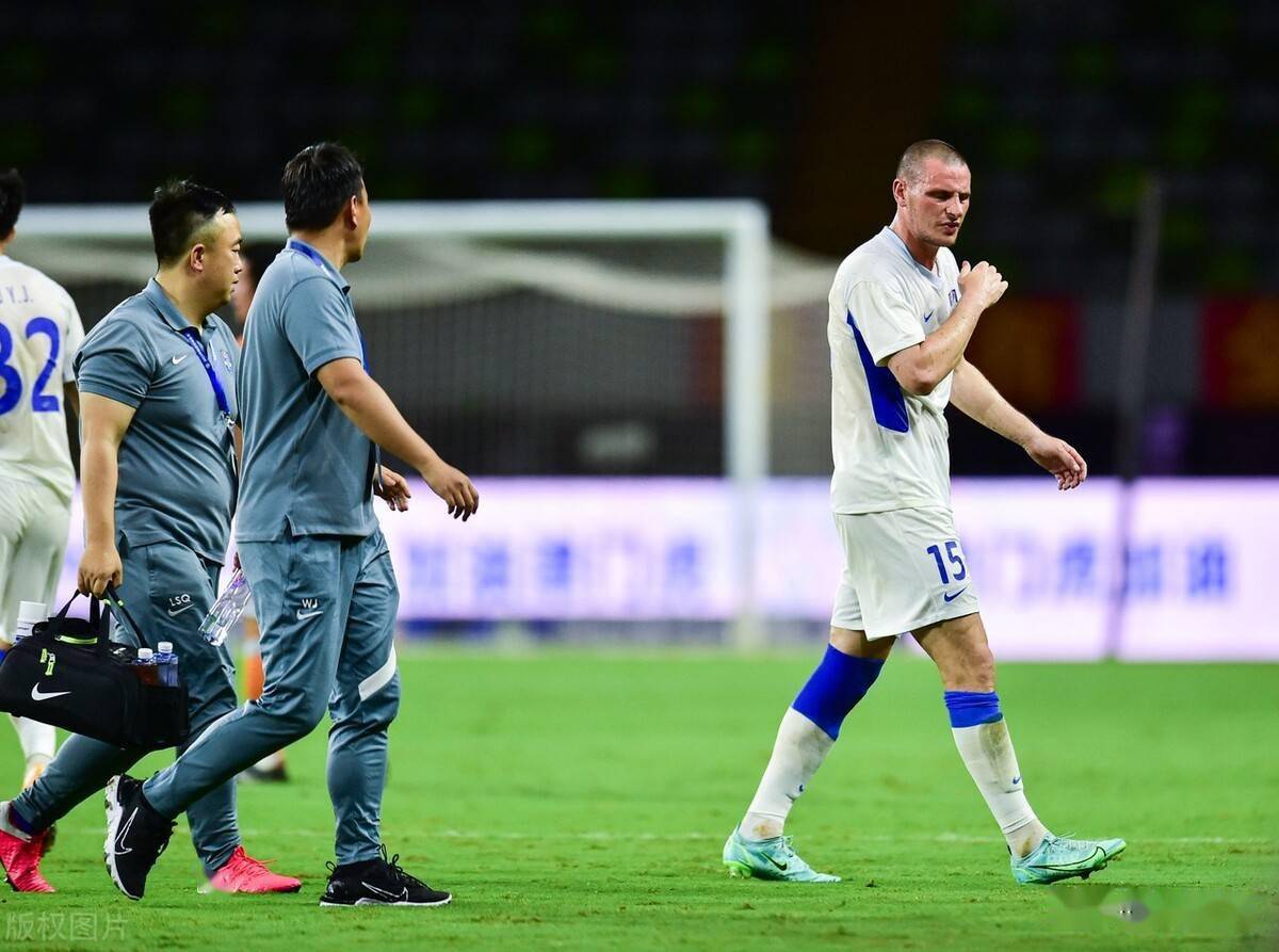 包含斯威夫特队客场赛后感叹失利，反思战术的词条