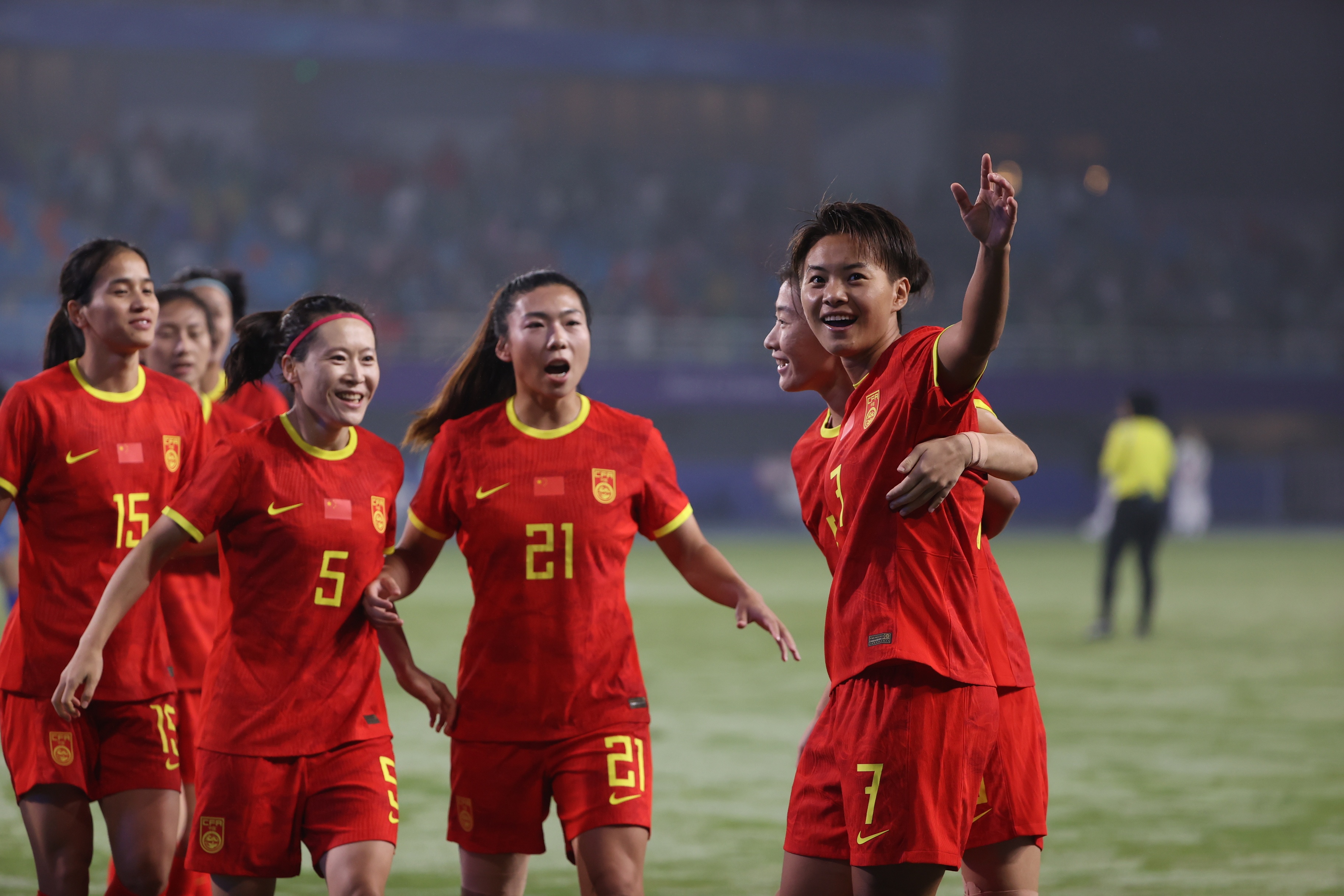 女足代表团备战巅峰赛，全力争夺奖杯的简单介绍