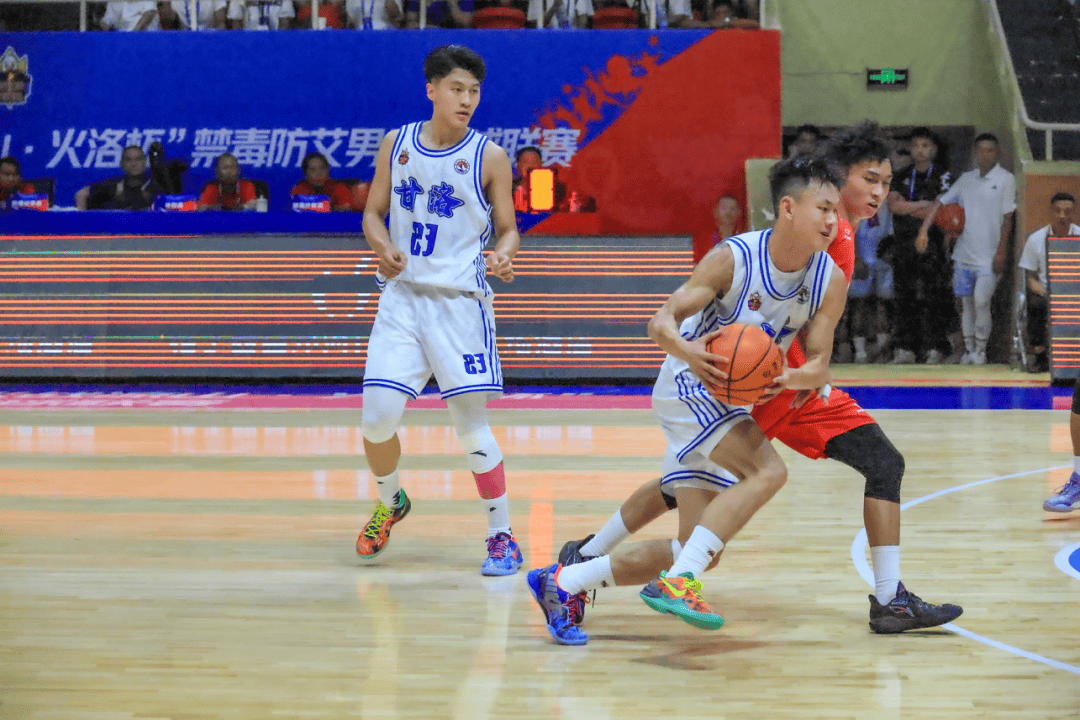 包含国际篮球对决即将上演,球场激情迸发的词条 包含国际篮球对决即将上演,球场激情迸发的词条