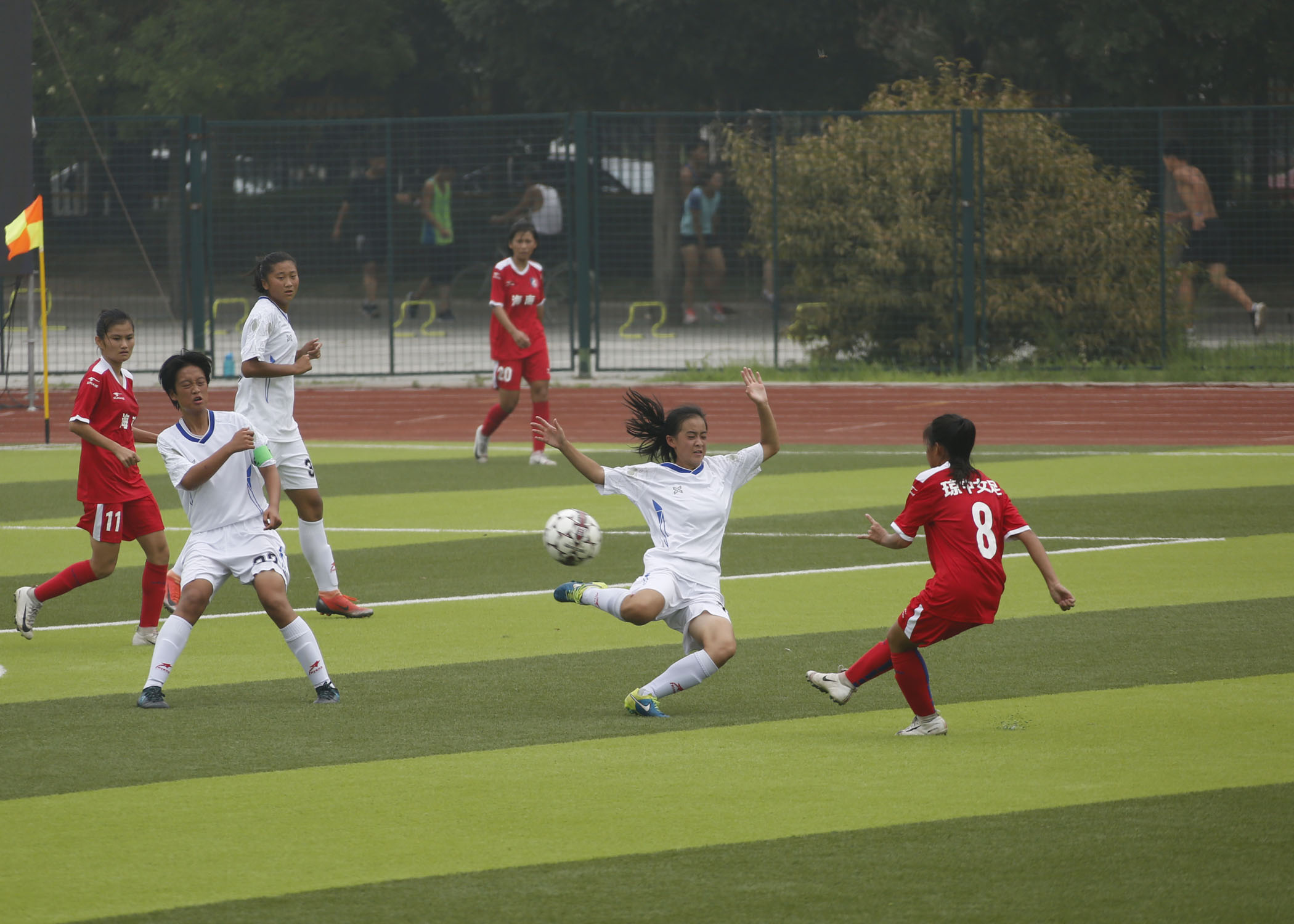 足球魔术释放热情牵动万千观众心弦