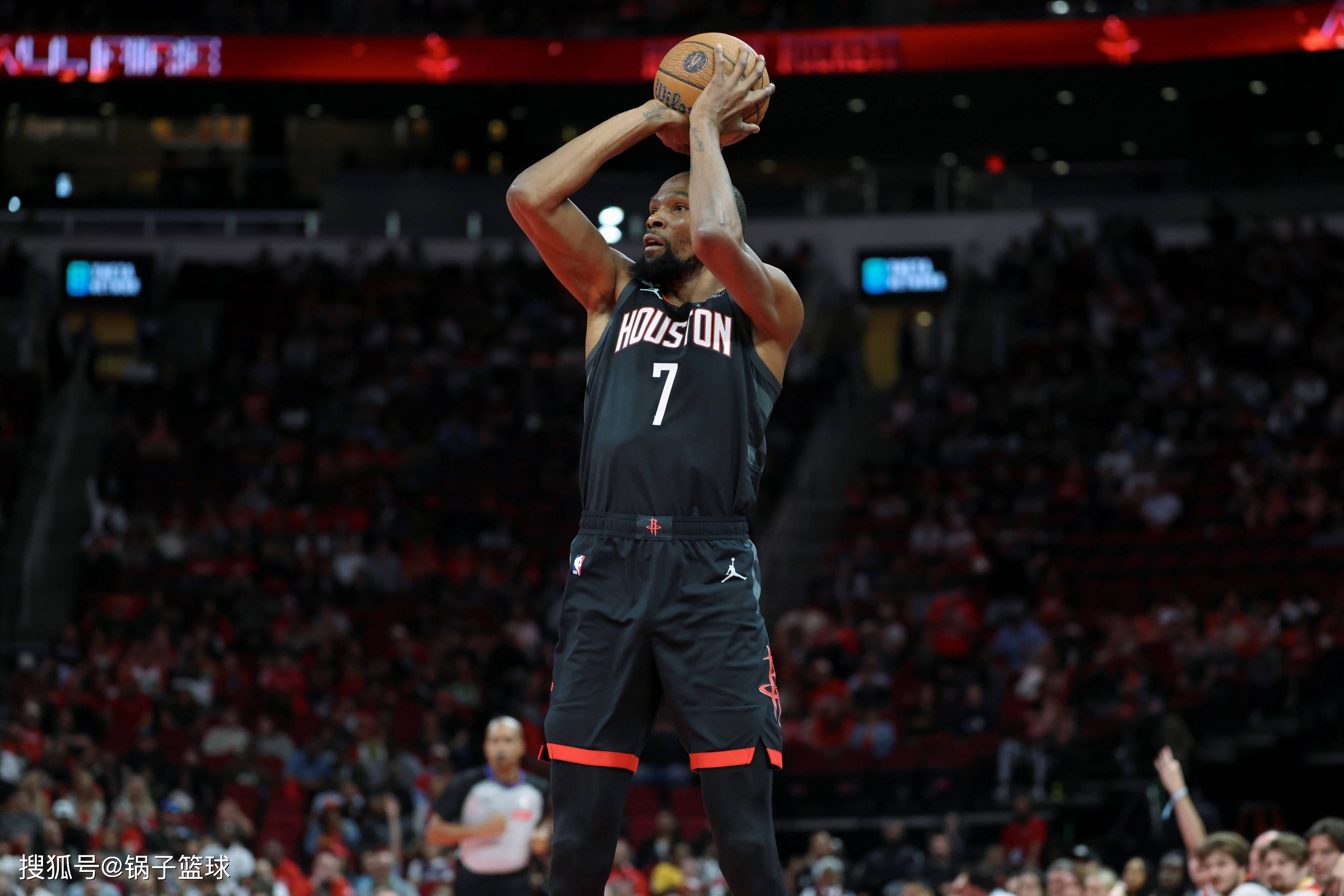 包含杜兰特大放异彩，率队赢下胜利之战的词条