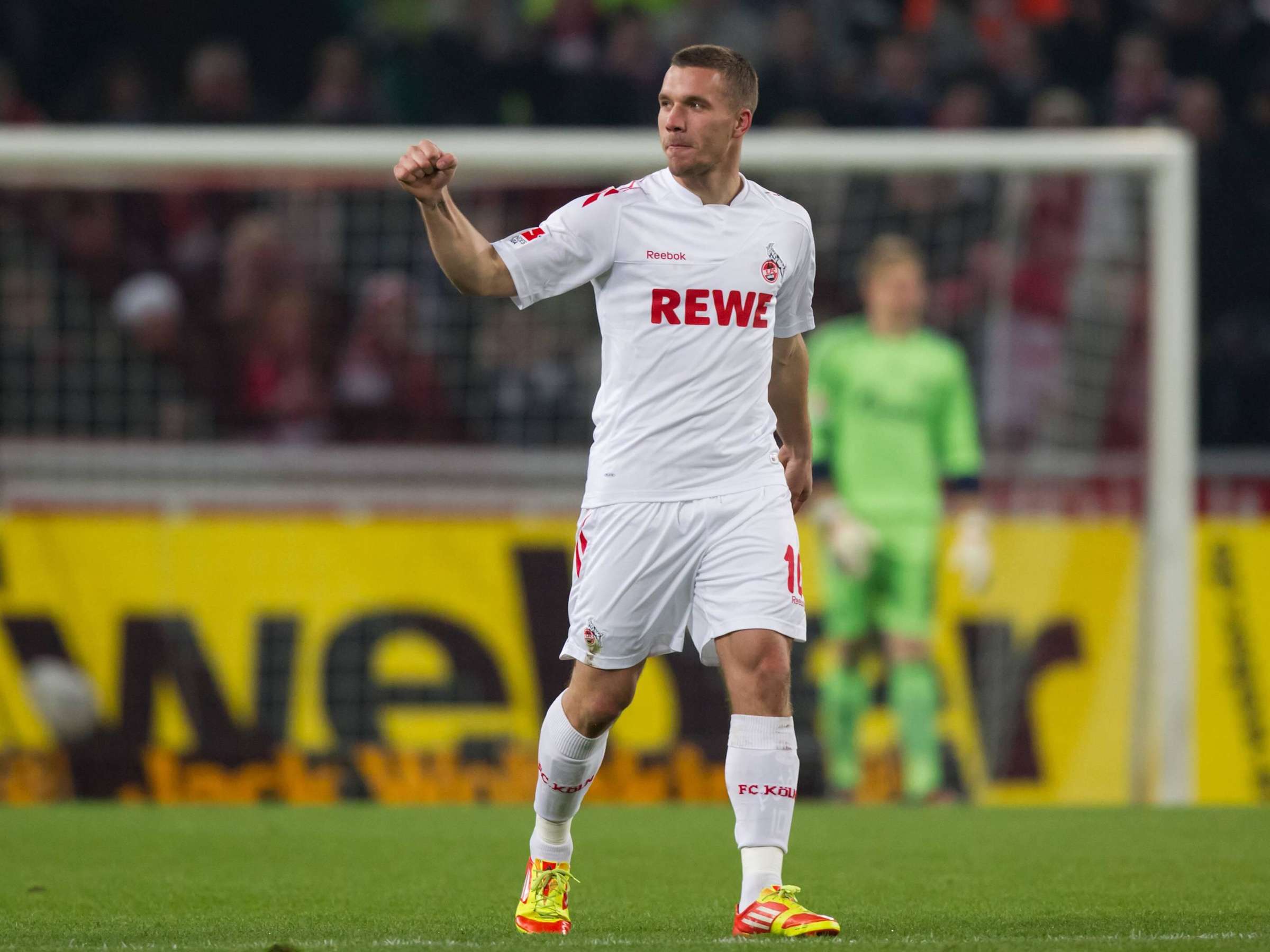 科隆球队临危受命,豪取三分 科隆球队临危受命,豪取三分