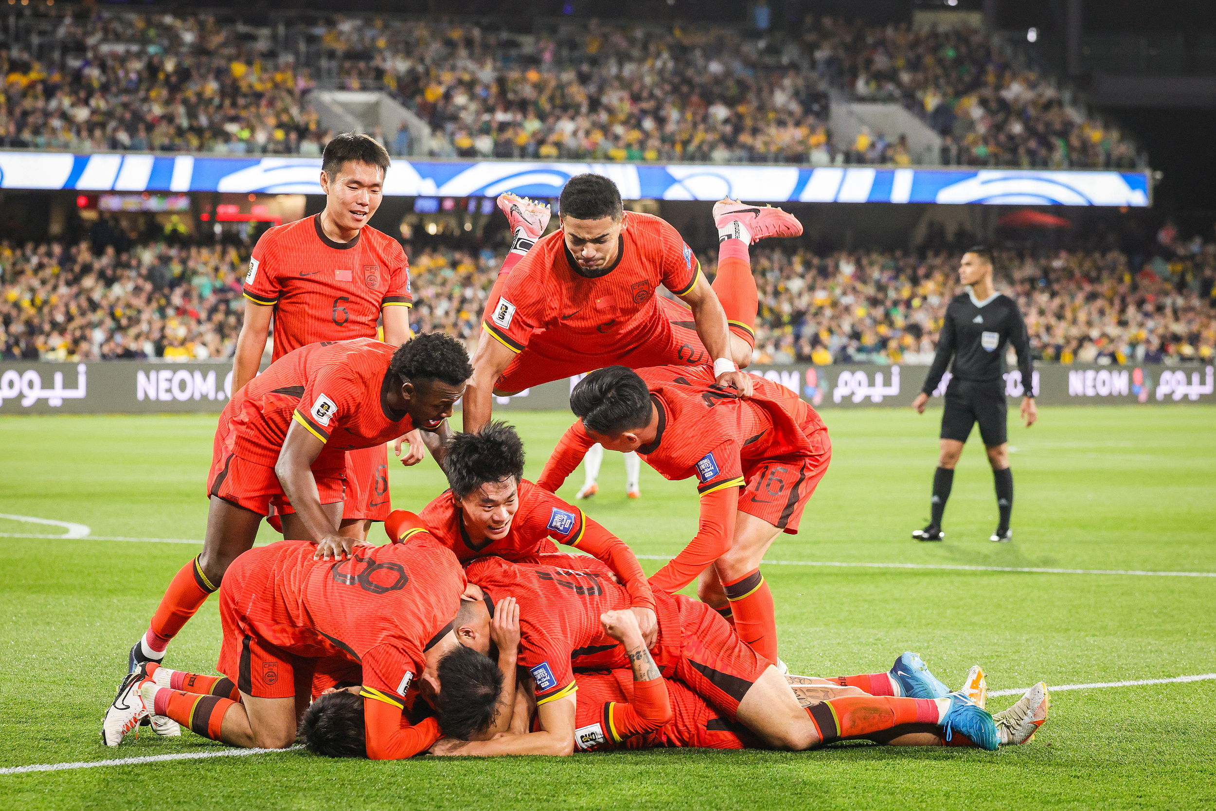 葡萄牙队轻取中国队，马龙点燃赛场