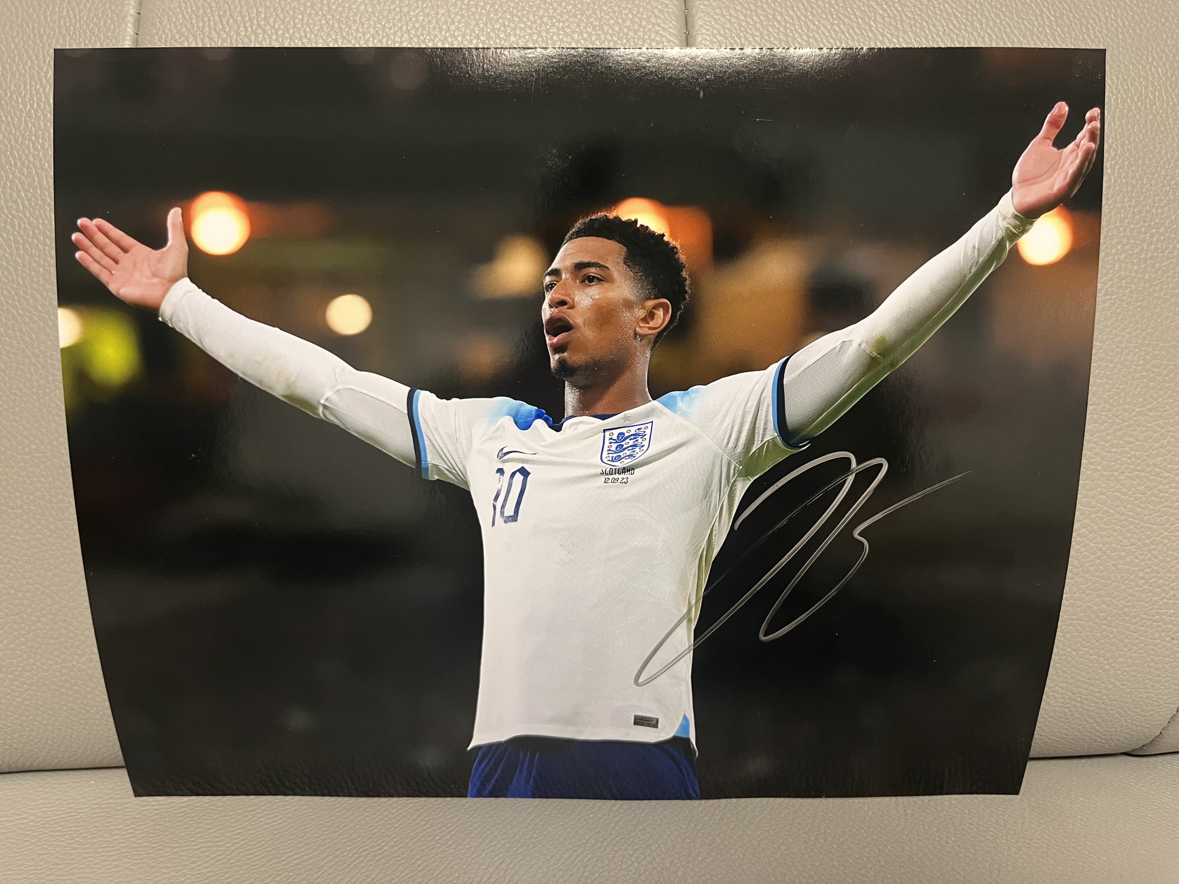 巴黎逆转英格兰，贝林厄姆刷新纪录的简单介绍