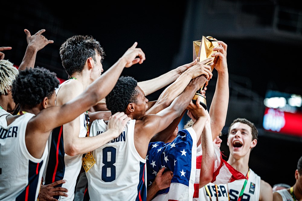 PG电子APP-日本羽毛球队险胜法国羽毛球队，安赛龙三分雨点燃全场的简单介绍