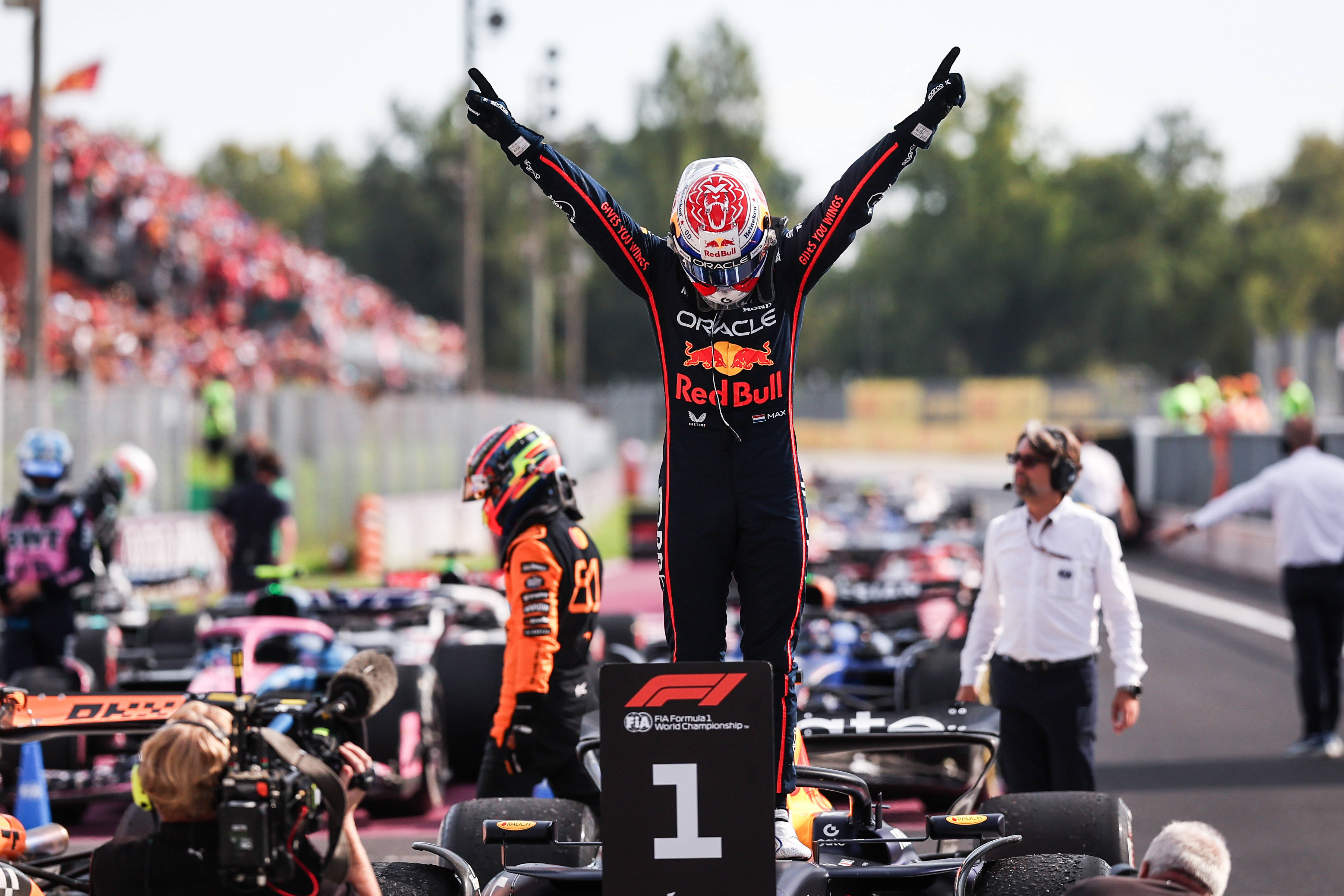 包含法拉利碾压红牛二队,维斯塔潘统治全场的词条 包含法拉利碾压红牛二队,维斯塔潘统治全场的词条