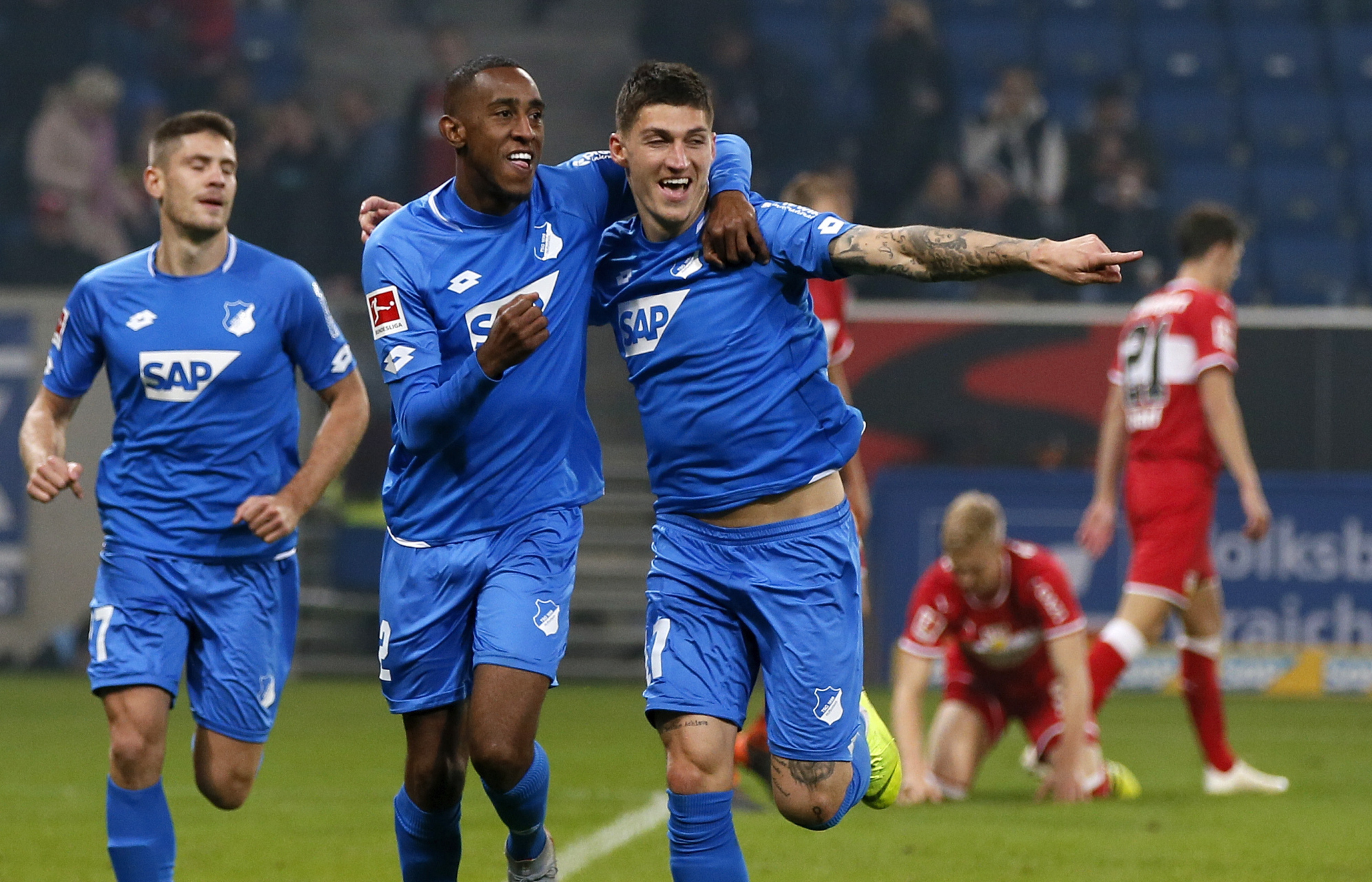 PG平台-关于里昂强势拜仁，弗拉霍维奇三分雨点燃全场的信息