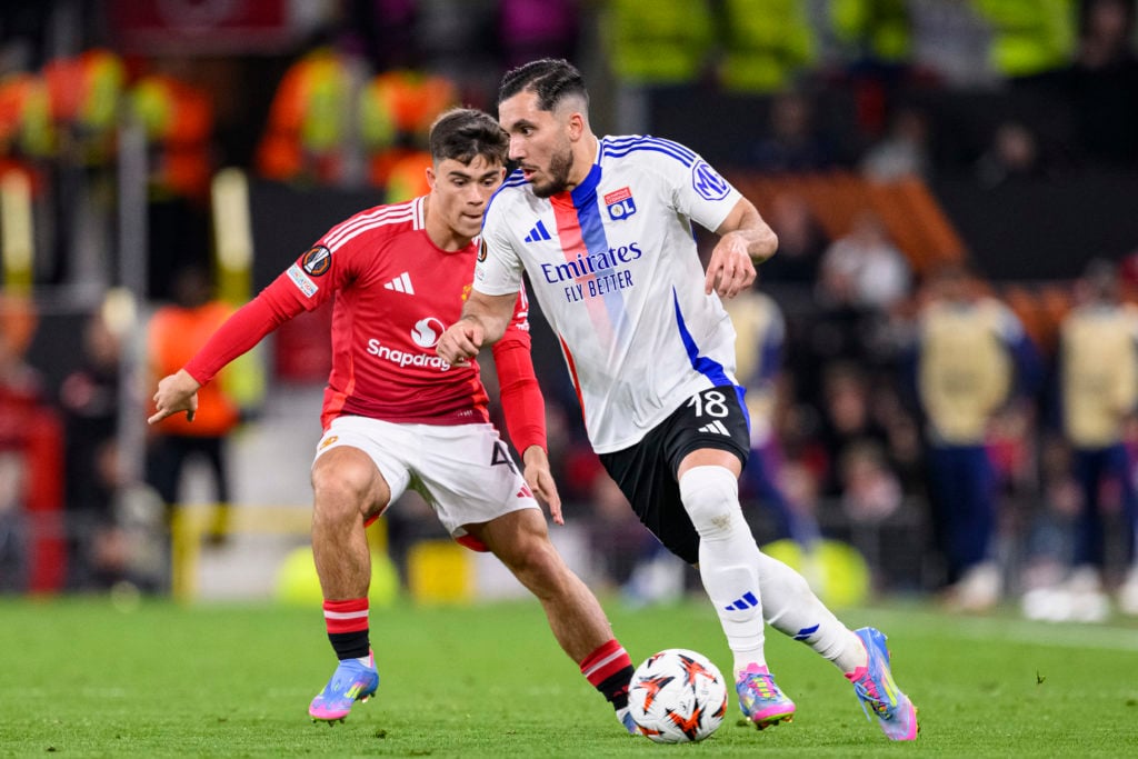 里昂绝杀曼联，若日尼奥点燃赛场的简单介绍