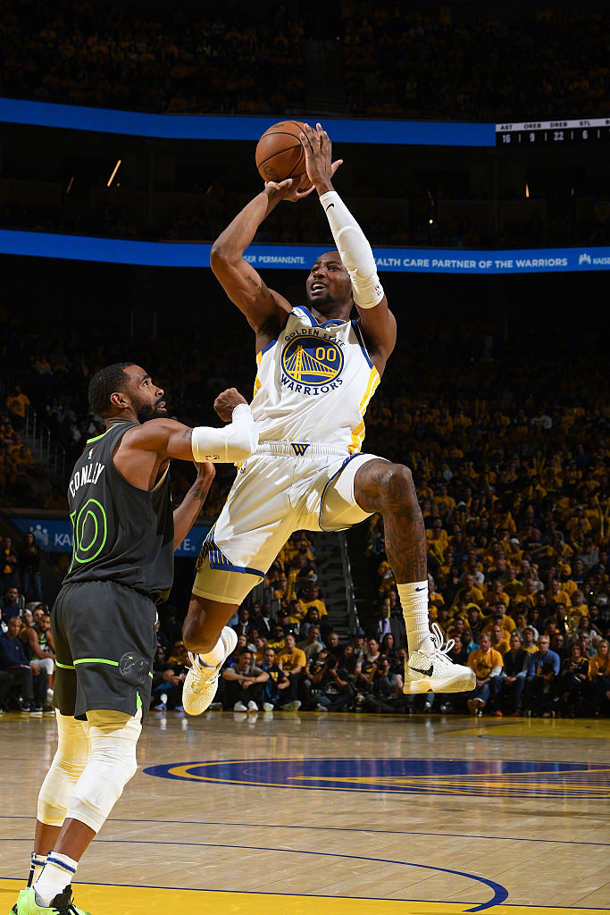 勇士强势澳大利亚男篮，加里纳利三分雨点燃全场的简单介绍