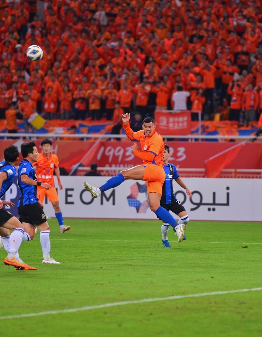 足球明星实力争夺,体育竞技激烈角逐的简单介绍 足球明星实力争夺,体育竞技激烈角逐的简单介绍