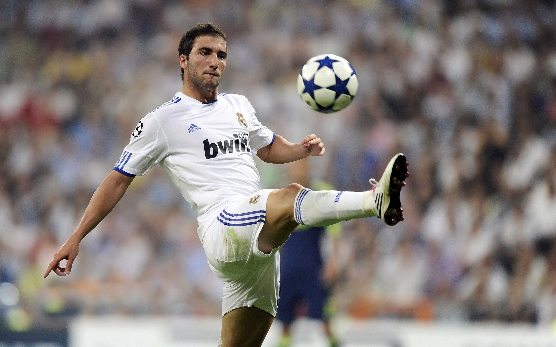 南美风暴席卷诺坎普，乌拉圭帮崛起，阿圭罗化身巴萨关键先生