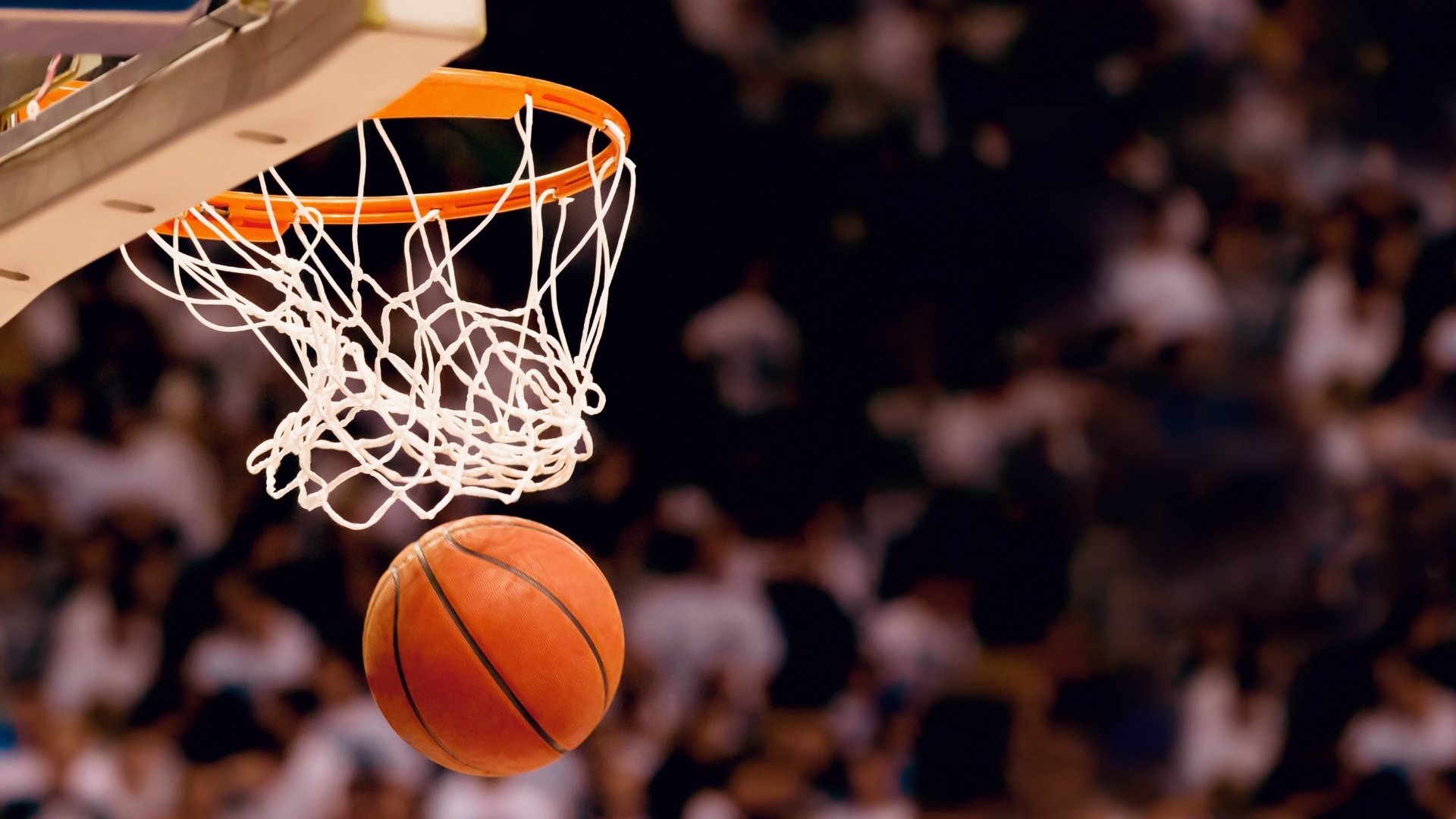 这是一篇为您创作的深度文章,主题聚焦于以弱胜强的冷门奇迹与巨星陨落的戏剧性反转
